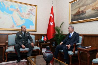 Millî Savunma Bakanı Hulusi Akar, Özbekistan Savunma Bakanı Korg. Bahadır Kurbanov ile Bir Araya Geldi