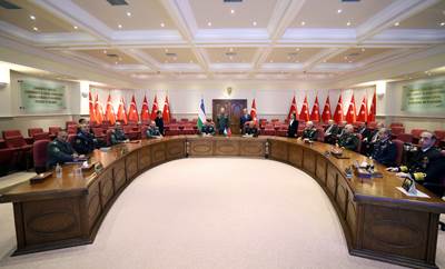 Millî Savunma Bakanı Hulusi Akar, Özbekistan Savunma Bakanı Korg. Bahadır Kurbanov ile Bir Araya Geldi