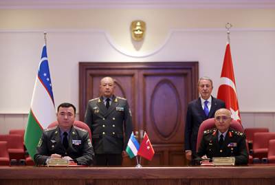 Millî Savunma Bakanı Hulusi Akar, Özbekistan Savunma Bakanı Korg. Bahadır Kurbanov ile Bir Araya Geldi