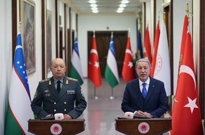 Millî Savunma Bakanı Hulusi Akar, Özbekistan Savunma Bakanı Korg. Bahadır Kurbanov ile Bir Araya Geldi
