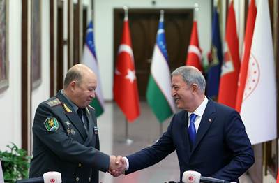 Millî Savunma Bakanı Hulusi Akar, Özbekistan Savunma Bakanı Korg. Bahadır Kurbanov ile Bir Araya Geldi