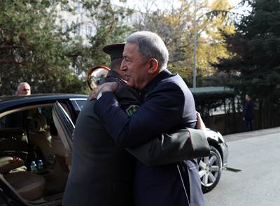 Millî Savunma Bakanı Hulusi Akar, Özbekistan Savunma Bakanı Korg. Bahadır Kurbanov ile Bir Araya Geldi