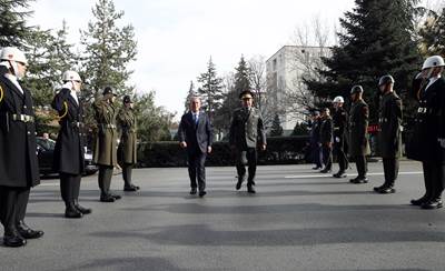Millî Savunma Bakanı Hulusi Akar, Özbekistan Savunma Bakanı Korg. Bahadır Kurbanov ile Bir Araya Geldi