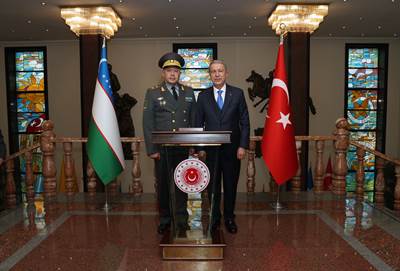 Millî Savunma Bakanı Hulusi Akar, Özbekistan Savunma Bakanı Korg. Bahadır Kurbanov ile Bir Araya Geldi