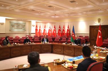 Millî Savunma Bakanı Hulusi Akar, “Topraklarını Kurtarma” Sözünü Tutan Azerbaycanlı Şehidimizin Değerli Ailesiyle Bir Araya Geldi