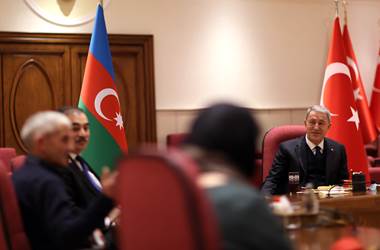 Millî Savunma Bakanı Hulusi Akar, “Topraklarını Kurtarma” Sözünü Tutan Azerbaycanlı Şehidimizin Değerli Ailesiyle Bir Araya Geldi