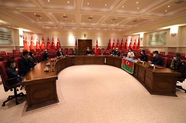 Millî Savunma Bakanı Hulusi Akar, “Topraklarını Kurtarma” Sözünü Tutan Azerbaycanlı Şehidimizin Değerli Ailesiyle Bir Araya Geldi