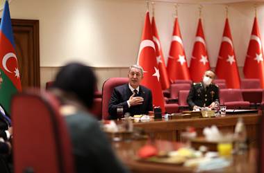 Millî Savunma Bakanı Hulusi Akar, “Topraklarını Kurtarma” Sözünü Tutan Azerbaycanlı Şehidimizin Değerli Ailesiyle Bir Araya Geldi