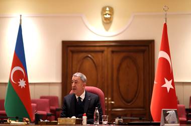 Millî Savunma Bakanı Hulusi Akar, “Topraklarını Kurtarma” Sözünü Tutan Azerbaycanlı Şehidimizin Değerli Ailesiyle Bir Araya Geldi