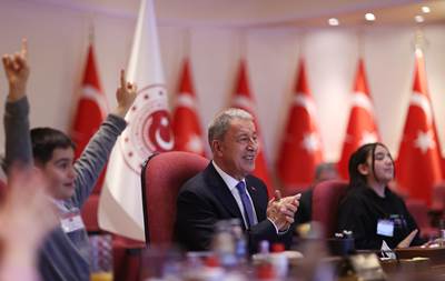 Millî Savunma Bakanı Hulusi Akar ve Beraberindeki TSK Komuta Kademesi, 23 Nisan Ulusal Egemenlik ve Çocuk Bayramı Dolayısıyla Şehit ve Gazi Çocuklarıyla Bir Araya Geldi