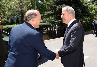 Millî Savunma Bakanı Hulusi Akar, İngiltere Savunma Bakanı Ben Wallace ile Bir Araya Geldi