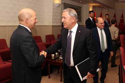 Millî Savunma Bakanı Hulusi Akar, İngiltere Savunma Bakanı Ben Wallace ile Bir Araya Geldi