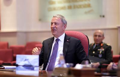 Millî Savunma Bakanı Hulusi Akar, İngiltere Savunma Bakanı Ben Wallace ile Bir Araya Geldi