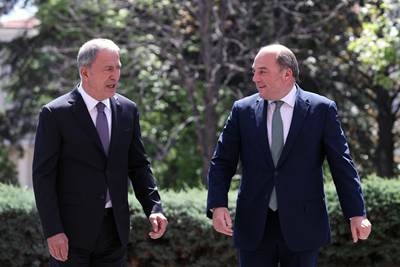 Millî Savunma Bakanı Hulusi Akar, İngiltere Savunma Bakanı Ben Wallace ile Bir Araya Geldi