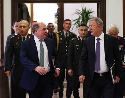 Millî Savunma Bakanı Hulusi Akar, İngiltere Savunma Bakanı Ben Wallace ile Bir Araya Geldi