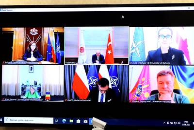 Millî Savunma Bakan Yardımcısı Yunus Emre Karaosmanoğlu, 5 Ülkenin Savunma Bakan Yardımcılarıyla Toplantı Yaptı