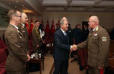 Millî Savunma Bakanı Hulusi Akar ve Macaristan Savunma Bakanı Kristóf Szalay-Bobrovniczky Bir Araya Geldi