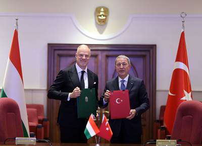 Millî Savunma Bakanı Hulusi Akar ve Macaristan Savunma Bakanı Kristóf Szalay-Bobrovniczky Bir Araya Geldi