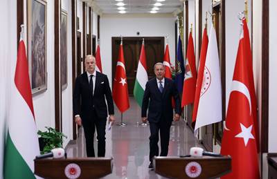 Millî Savunma Bakanı Hulusi Akar ve Macaristan Savunma Bakanı Kristóf Szalay-Bobrovniczky Bir Araya Geldi