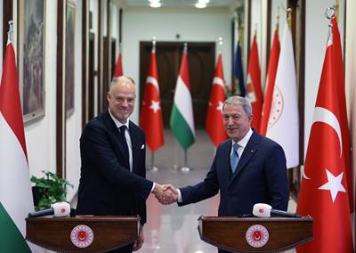 Millî Savunma Bakanı Hulusi Akar ve Macaristan Savunma Bakanı Kristóf Szalay-Bobrovniczky Bir Araya Geldi