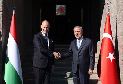 Millî Savunma Bakanı Hulusi Akar ve Macaristan Savunma Bakanı Kristóf Szalay-Bobrovniczky Bir Araya Geldi