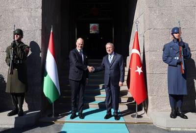 Millî Savunma Bakanı Hulusi Akar ve Macaristan Savunma Bakanı Kristóf Szalay-Bobrovniczky Bir Araya Geldi