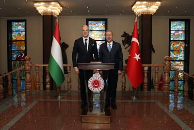 Millî Savunma Bakanı Hulusi Akar ve Macaristan Savunma Bakanı Kristóf Szalay-Bobrovniczky Bir Araya Geldi