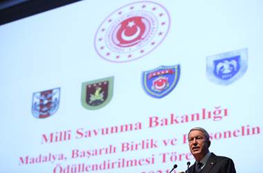 Başarılı Personel İçin Madalya ve Ödül Töreni Gerçekleştirildi 