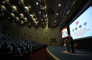 Başarılı Personel İçin Madalya ve Ödül Töreni Gerçekleştirildi 