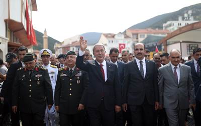 Millî Savunma Bakanı Hulusi Akar, Beraberinde TSK Komuta Kademesi ile Akşehir’deki “Onur Günü” Etkinliklerine Katıldı 