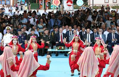 Millî Savunma Bakanı Hulusi Akar, Beraberinde TSK Komuta Kademesi ile Akşehir’deki “Onur Günü” Etkinliklerine Katıldı 