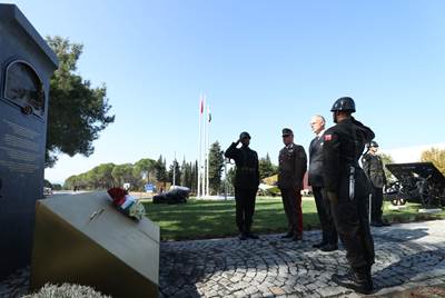 Millî Savunma Bakanı Hulusi Akar ve Macaristan Savunma Bakanı Kristof Szalay-Bobrovniczky, Macaristan Gelibolu Anıtı'nın Açılışını Gerçekleştirdi