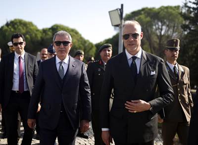 Millî Savunma Bakanı Hulusi Akar ve Macaristan Savunma Bakanı Kristof Szalay-Bobrovniczky, Macaristan Gelibolu Anıtı'nın Açılışını Gerçekleştirdi