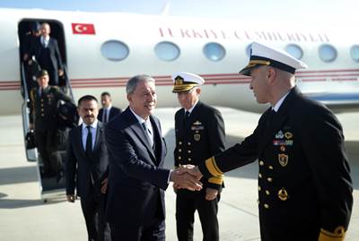 Millî Savunma Bakanı Hulusi Akar ve Macaristan Savunma Bakanı Kristof Szalay-Bobrovniczky, Macaristan Gelibolu Anıtı'nın Açılışını Gerçekleştirdi