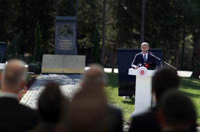 Millî Savunma Bakanı Hulusi Akar ve Macaristan Savunma Bakanı Kristof Szalay-Bobrovniczky, Macaristan Gelibolu Anıtı'nın Açılışını Gerçekleştirdi