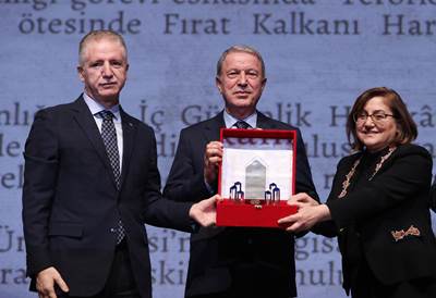 Millî Savunma Bakanı Hulusi Akar’a Gaziantep’te Özel Ödül