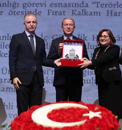 Millî Savunma Bakanı Hulusi Akar’a Gaziantep’te Özel Ödül