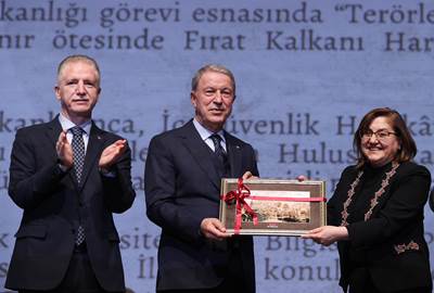 Millî Savunma Bakanı Hulusi Akar’a Gaziantep’te Özel Ödül