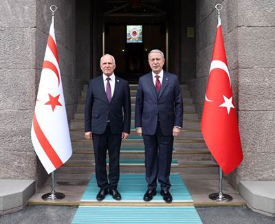 KKTC Cumhuriyet Meclisi Başkanı Zorlu Töre, Millî Savunma Bakanı Hulusi Akar’ı Ziyaret Etti
