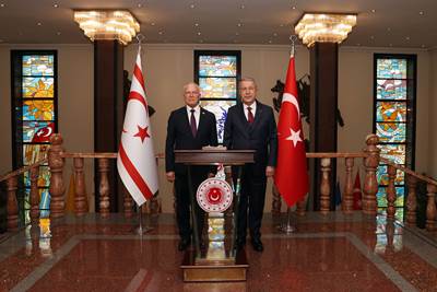 KKTC Cumhuriyet Meclisi Başkanı Zorlu Töre, Millî Savunma Bakanı Hulusi Akar’ı Ziyaret Etti
