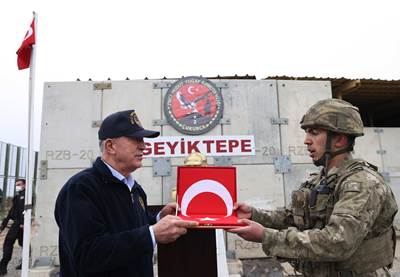  Millî Savunma Bakanı Hulusi Akar ve Komutanlar, Zap’a 10 Km Mesafedeki Taktik Komuta Yeri’nden Pençe-Kilit Operasyonu’nu Takip Etti