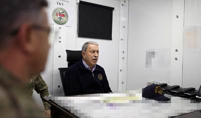  Millî Savunma Bakanı Hulusi Akar ve Komutanlar, Zap’a 10 Km Mesafedeki Taktik Komuta Yeri’nden Pençe-Kilit Operasyonu’nu Takip Etti