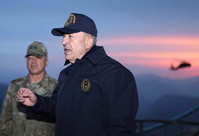  Millî Savunma Bakanı Hulusi Akar ve Komutanlar, Zap’a 10 Km Mesafedeki Taktik Komuta Yeri’nden Pençe-Kilit Operasyonu’nu Takip Etti