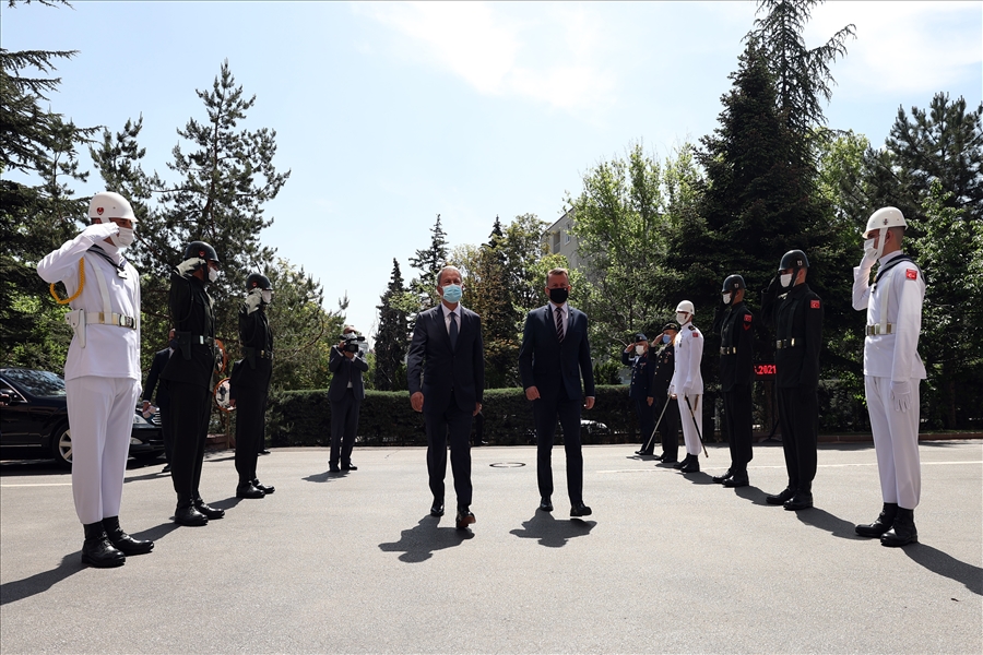 Millî Savunma Bakanı Hulusi Akar, Polonya Savunma Bakanı Mariusz Blaszczak İle Bir Araya Geldi 