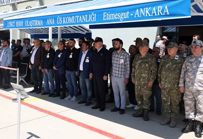 Millî Savunma Bakanı Hulusi Akar ve Komutanlar, Şehit Piyade Uzman Çavuş Onur Doğan İçin Düzenlenen Törene Katıldı, Şehidin Ailesine Başsağlığı Diledi 