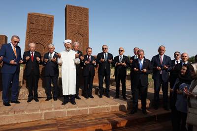 Cumhurbaşkanımız Sn. Erdoğan’ın Teşrifleriyle Ahlat’ta Gerçekleşen Malazgirt Zaferi Törenlerine Millî Savunma Bakanı Hulusi Akar 
Beraberinde TSK Komuta Kademesi ile Katıldı