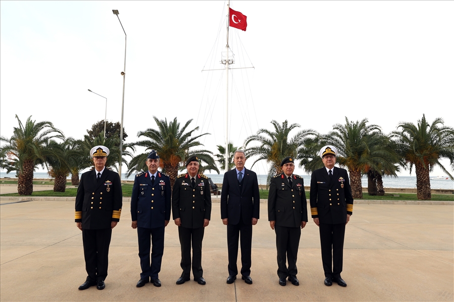 Millî Savunma Bakanı Hulusi Akar, Güney Deniz Saha Komutanlığında İnceleme ve Denetlemelerde Bulundu