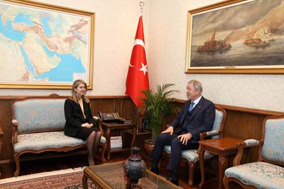 Millî Savunma Bakanı Hulusi Akar, Türkiye Cumhuriyeti Abidjan / Fildişi Sahili Cumhuriyeti Büyükelçisi Deniz Erdoğan Barım’ı Kabul Etti