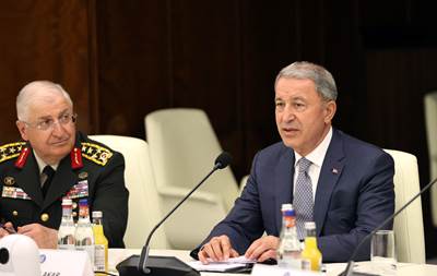 Millî Savunma Bakanı Hulusi Akar, Romanya Başbakanı Nicolae Ionel Ciuca ile Görüştü