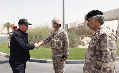 Millî Savunma Bakanı Hulusi Akar, Katar’da Görevli Mehmetçik ile Bir Araya Geldi